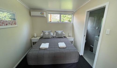 Self Contained Unit Sleeps 4