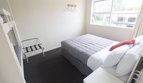 Self Contained Unit Sleeps 6