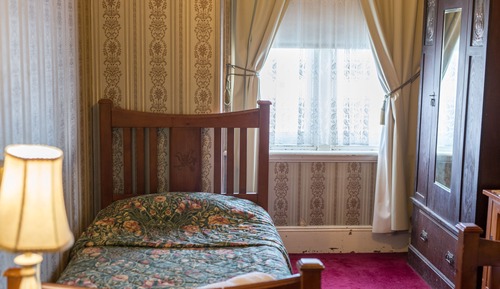 Single Room, Shared Bathroom