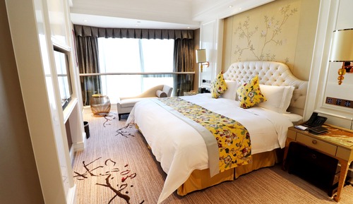 Executive Deluxe Suite