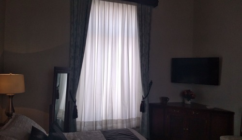 Comfort Room, 1 Queen Bed, Garden View (Henri)