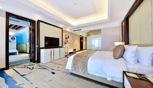 Deluxe  Family City View King Bed Room