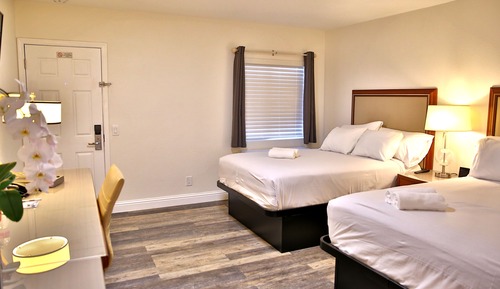 Deluxe Room, 2 Double Beds, Non Smoking