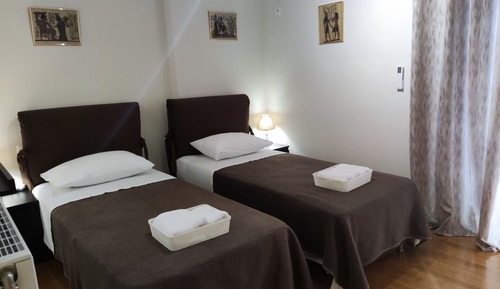 Economy Apartment, 3 Bedrooms, Non Smoking, Private Bathroom (A4)