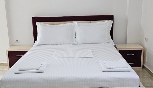 Double Room, Balcony (2 Persons)