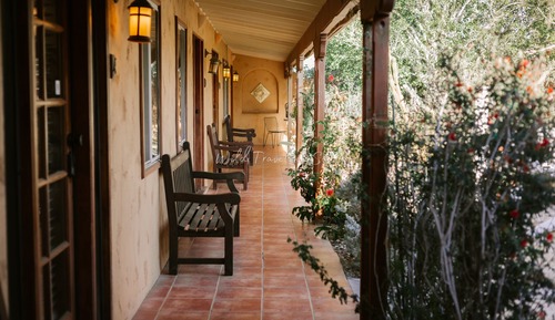 Deluxe King w/patio (Room 7)