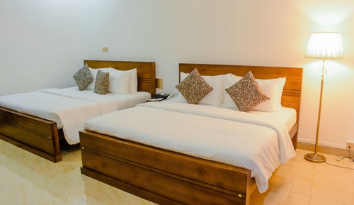 Basic Room, Hill View