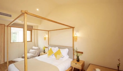 Double Room with Bathtub