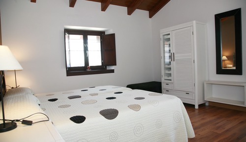 Twin Room (Mihura)
