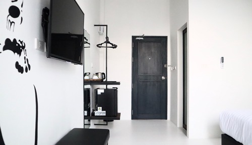Twin Room (Free Netflix)