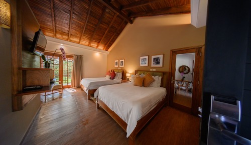 Deluxe 2 Queen Beds