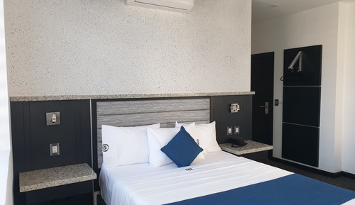 Deluxe Room, 1 Queen Bed