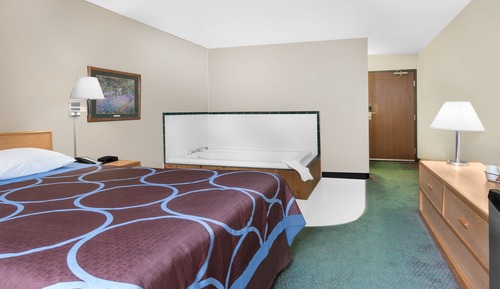 Suite, 1 Queen Bed, Jetted Tub