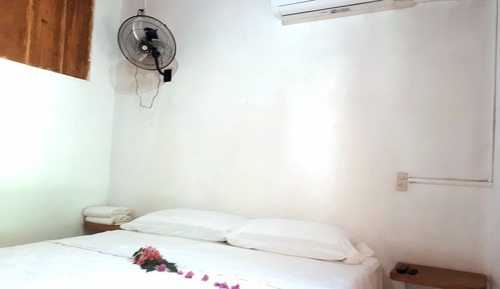 Standard Room, 1 King Bed