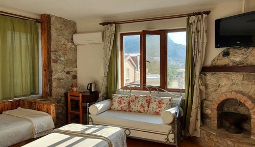 Quadruple Room, Partial Lake View