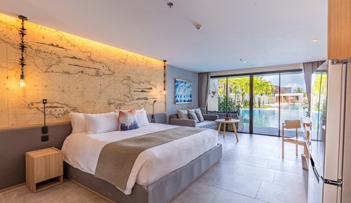 Pool Access Room