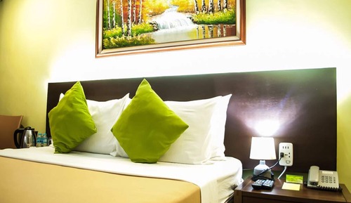 Deluxe Queen Room