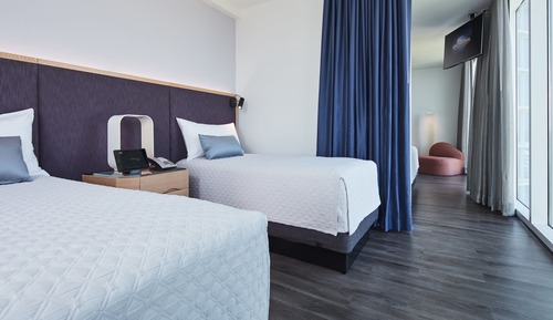 Kids' Suite (Includes Early Park Admission*)