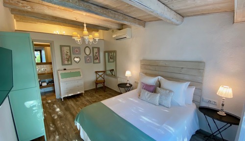 Deluxe Room, Patio, Garden View