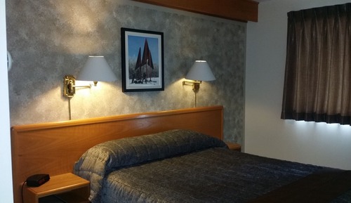 Standard Room, 1 Queen Bed (No Pets)