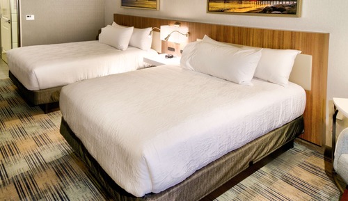 Room, 2 Queen Beds, Pool View