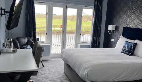 Superior Double Room, Ensuite, Park View