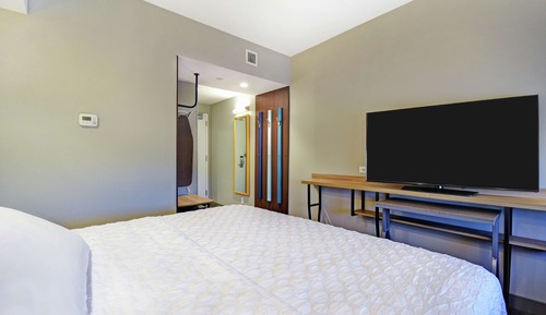 Room, 1 King Bed, Accessible (Hearing)