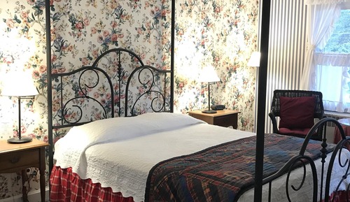 Standard Double Room, Private Bathroom, Pool View (Pondside Cottage Queen)
