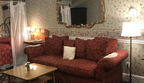 Standard Quadruple Room, Ensuite (Barnside Turn of the Cent)