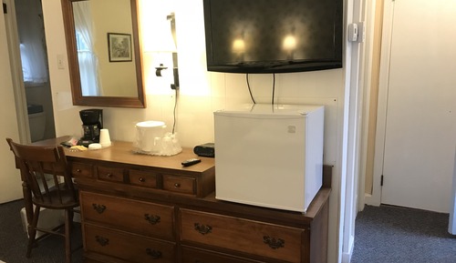 Standard Quadruple Room, Ensuite (Pondside Traditional Quee)