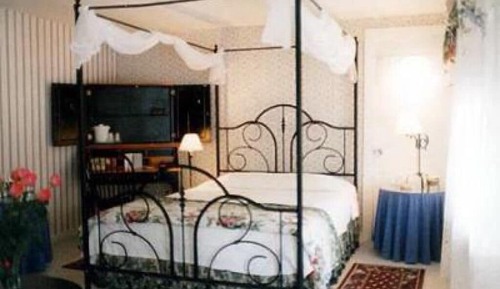 Superior Double Room, Hot Tub, Pool View (Pondside Sweetheart Room)