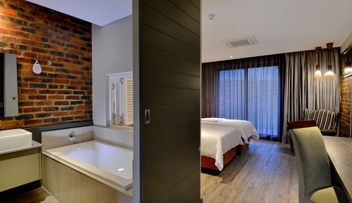 Family Room (Standard)