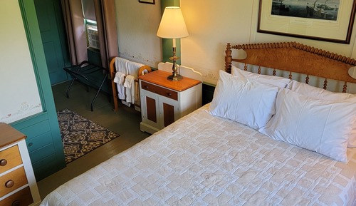 Room, 1 Queen Bed (Room 2)