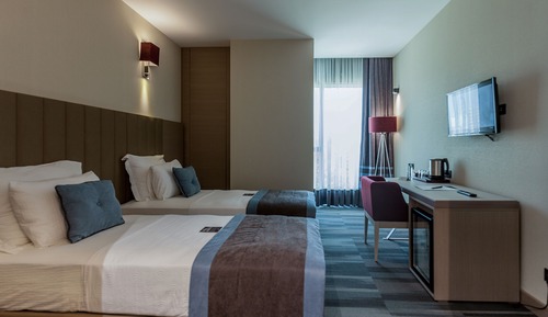 Standard Twin Room, 2 Twin Beds, Non Smoking, Partial Sea View
