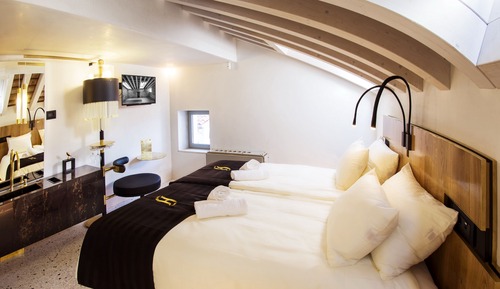 Economy Room