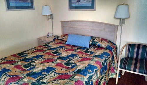 Standard Room, 1 Queen Bed, Garden View