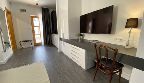 Deluxe Double Room (3)