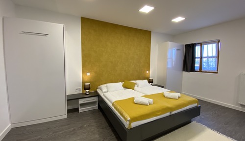 Deluxe Quadruple Room (4)