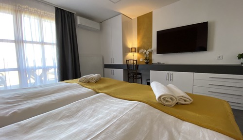 Deluxe Triple Room (6)