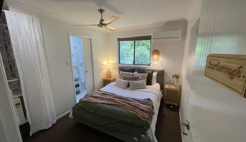 Double Room, 1 Queen Bed (Scarborough-Standard Queen w Ensuite)