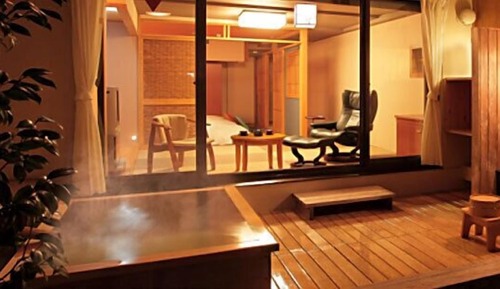 Relaxing Room with Open-air Bath