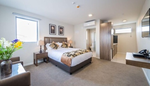 Deluxe Studio, 1 Queen Bed