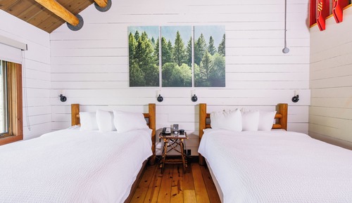 Lodge Loft Room,3 Queen Beds, Forest View