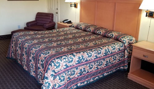 Classic Room, 1 King Bed, Non Smoking