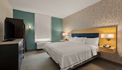 Suite, 1 King Bed, Accessible, Non Smoking (Hearing)