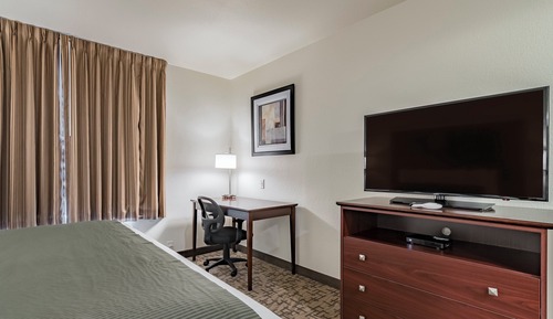 Room, 1 King Bed, Accessible Benched Tub, Non Smoking
