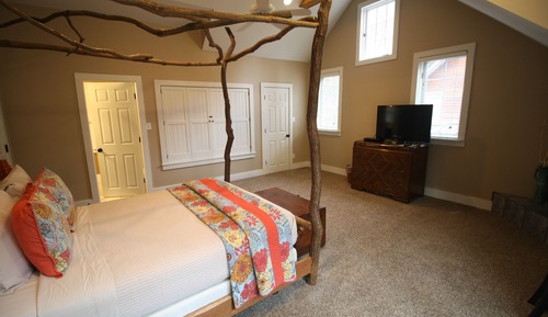 Deluxe Room, 1 King Bed, Jetted Tub (Sassafras) - No Pets Allowed