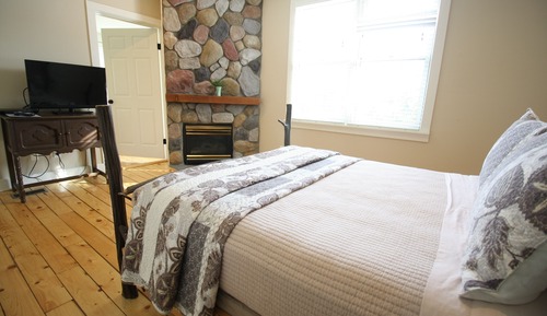 Deluxe Suite, 2 Bedrooms, Accessible Marble Shower (Ironwood Suite) - No Pets Allowed