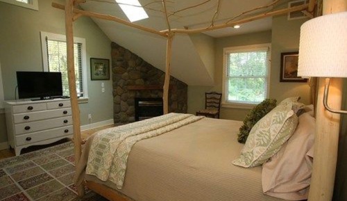 Deluxe Room, 1 Queen Bed, Jetted Tub (Silver Maple) - No Pets Allowed