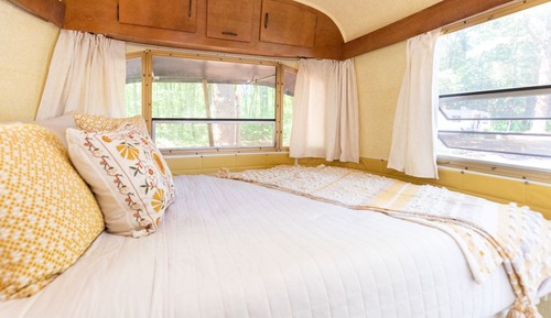 Vintage Camper,1 Queen - Flora - Pets Allowed